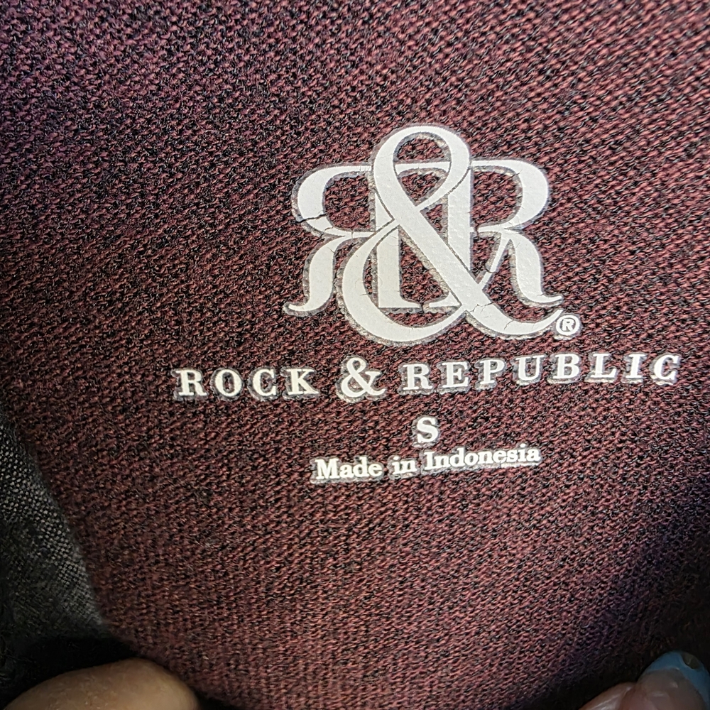 *3 FOR $12* Rock & Republic Maroon and Charcoal Long Sleeve Hooded Shirt - Picture 5 of 7